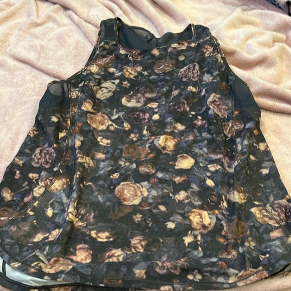 Lululemon floral take size 8 - Picture 1 of 2
